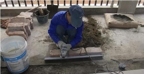 瓷砖|新房装修时，看到师傅这样贴瓷砖，业主就知道这手艺一定很好