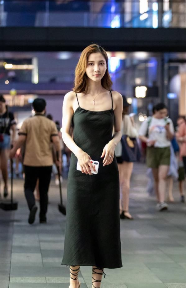 美女脚上缠的那么多绳,不会勒的脚疼吗