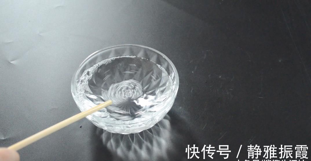 白醋|洗衣液和白醋混合在一起, 没想到作用这么大, 可惜知道的人还不多