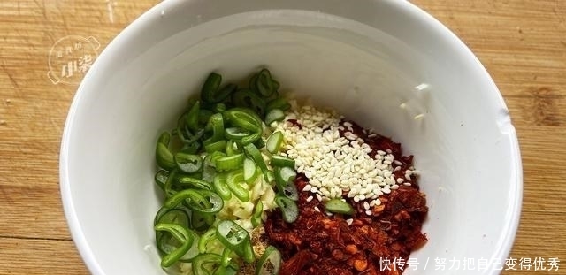 想吃凉皮不用买了,教最简单做法,不用洗面,劲道爽滑张张透亮