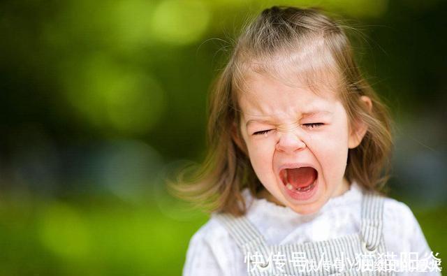 疏忽大意|情商低的孩子大多会有这5个表现,父母别疏忽大意,会害了孩子