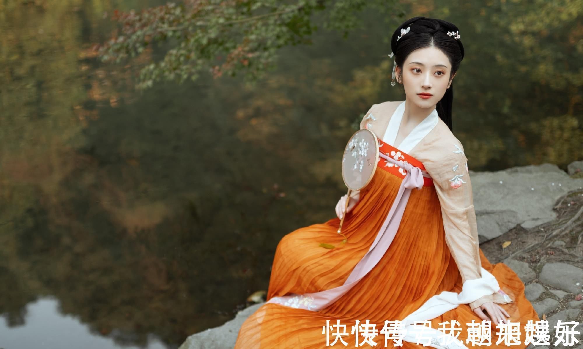 袖口@汉服文化内涵:宽大袖口代表天道圆融,衣服择色主要为正己德行