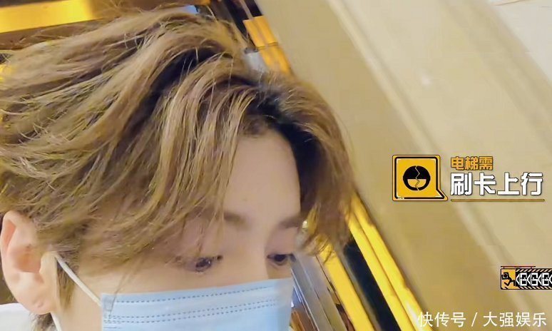 陈赫|鹿晗周震南送外卖频出错,被顾客打电话斥责,挂断电话后鹿晗表情藏不住