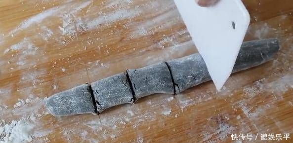 香喷喷的芝麻球，又甜又软的糯米，赶快去做吧