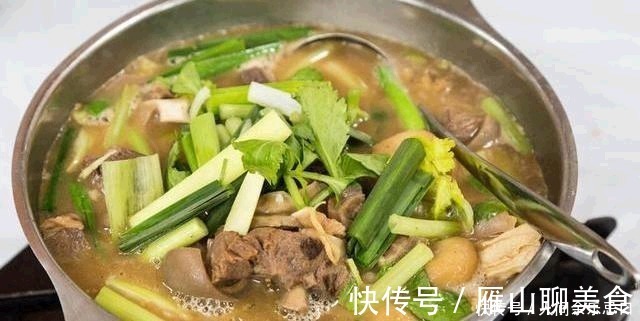 炖羊肉时,记住“1不放2不要”,炖好的羊肉没有膻味,羊汤鲜美