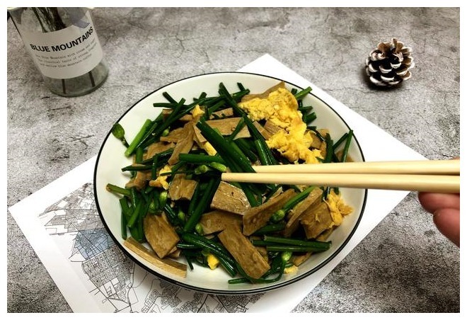 夏日必吃的时令小炒,5块钱就能炒一盘,鲜香正当季,错过等一年