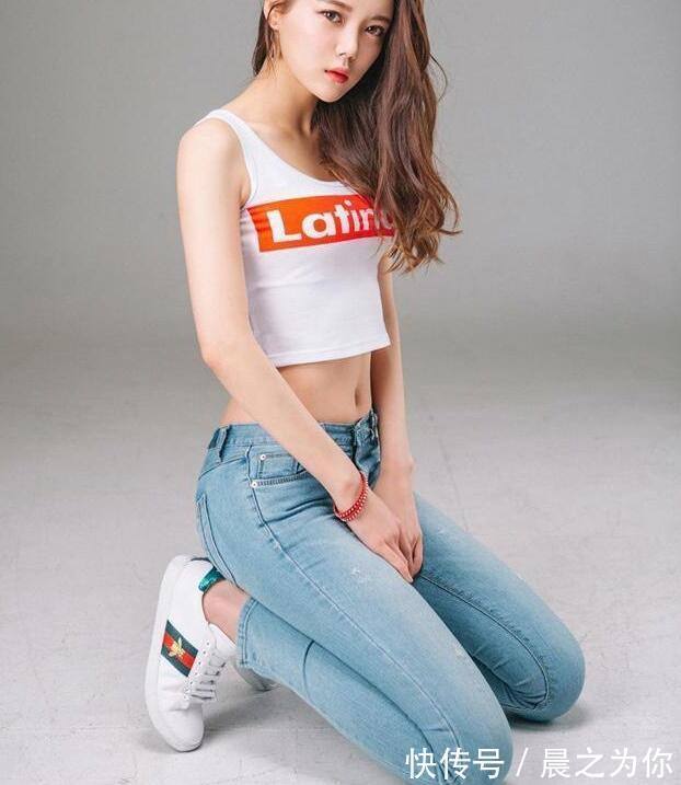 搭配 -清新甜美的牛仔裤美女,突显身材与气质,吸引力十足!