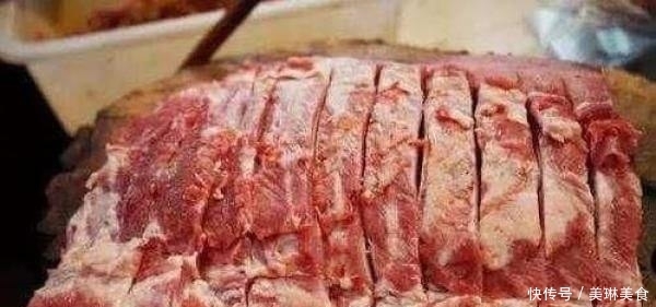 买排骨时，别纠结选大选小，聪明人避开这三种，才能挑到好排骨