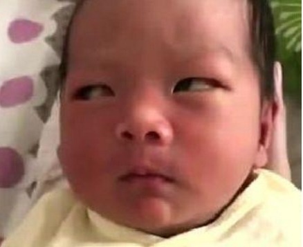 宝宝刚出生没几天,就开始“一脸嫌弃”,网友:就这家庭也敢生我