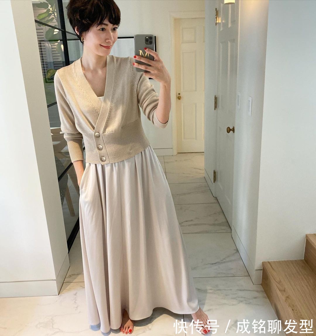 女性|看了这些50岁博主的“减龄穿搭”,才知道时尚与年龄无关,真养眼