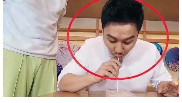 周洁琼|为何杨颖喝可乐时导演拉远镜头？放大十倍看清嘴部，真相一目了然