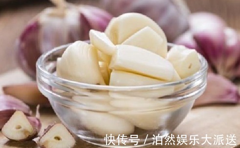 癌细胞|常吃大蒜能够抗癌此物能力远远超过大蒜,每家每户都不缺
