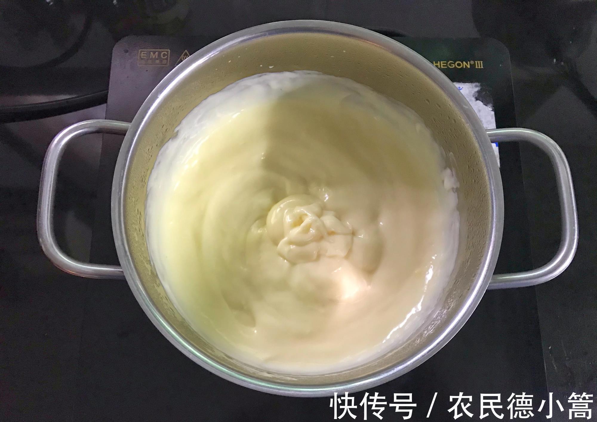 奥利奥|牛奶新吃法,倒锅里筷子搅一搅,冰凉Q弹,比淇淋简单还好吃