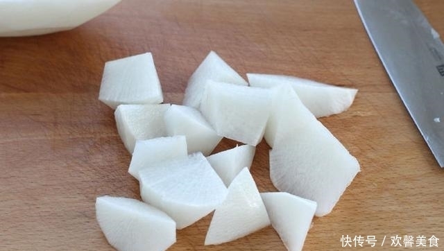 牛肉|冬天喝汤好季节,首选萝卜配牛肉,小火慢炖汤更鲜