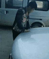 |搞笑GIF：新娘，赶快跑，我感觉你今晚上会出事，你信不信