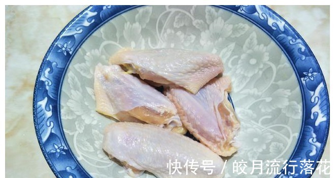 鸡翅|鸡翅简单好吃的做法，酥香入味还不油腻，详细步骤教给你！