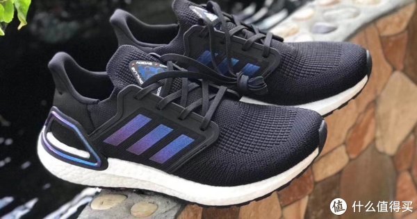 慢跑鞋 抛开品牌只谈产品,阿迪Ultra Boost相当于什么价位的国产跑鞋?