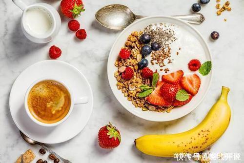 它和红糖是“绝配”，开水冲一冲，皮肤光滑脸色好，50岁不显老