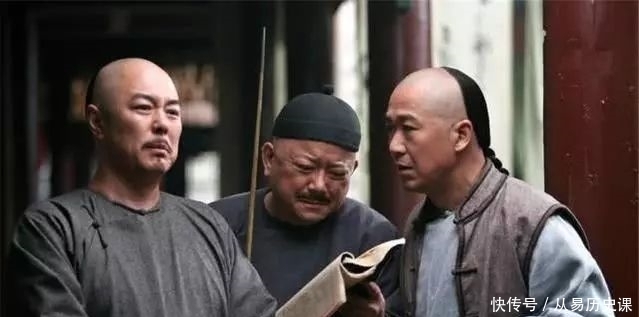 乾隆一上联:“猛虎一杯山中醉”,纪晓岚下联,众人拍手叫好!