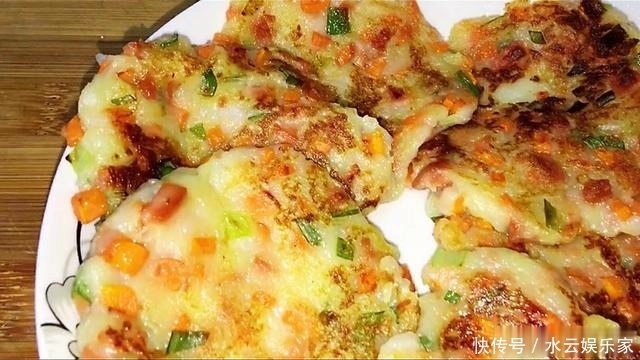 做成|土豆和胡萝卜搭配一起做成早餐,既营养又美味