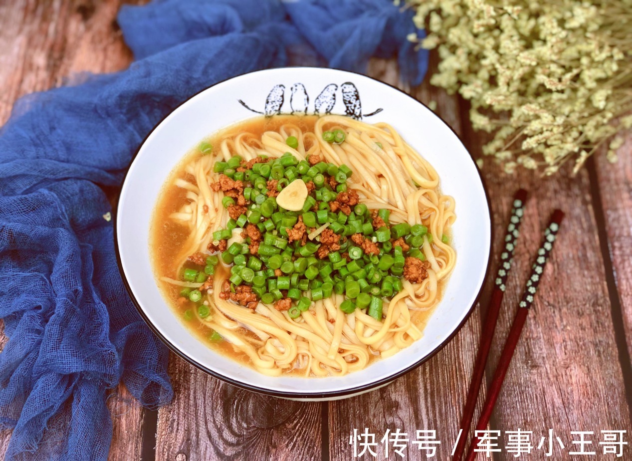 豆角肉沫汤面,味道鲜美,吃了之后胃暖暖的