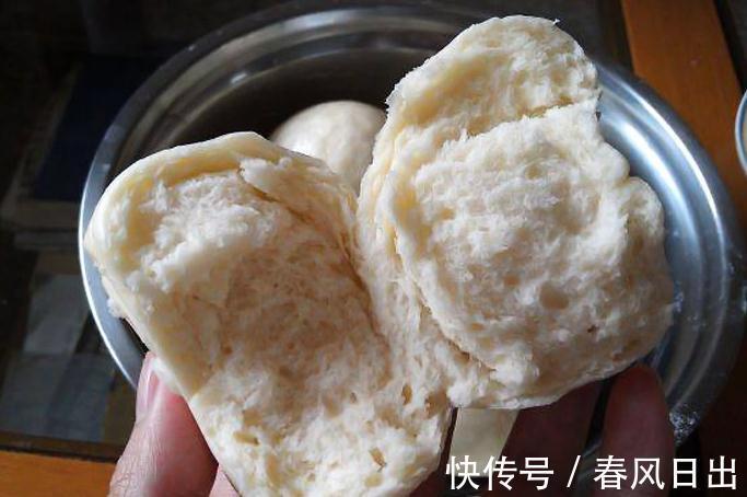 发面时,别只会加酵母!再加这2样,10分钟发满盆,馒头暄软蓬松