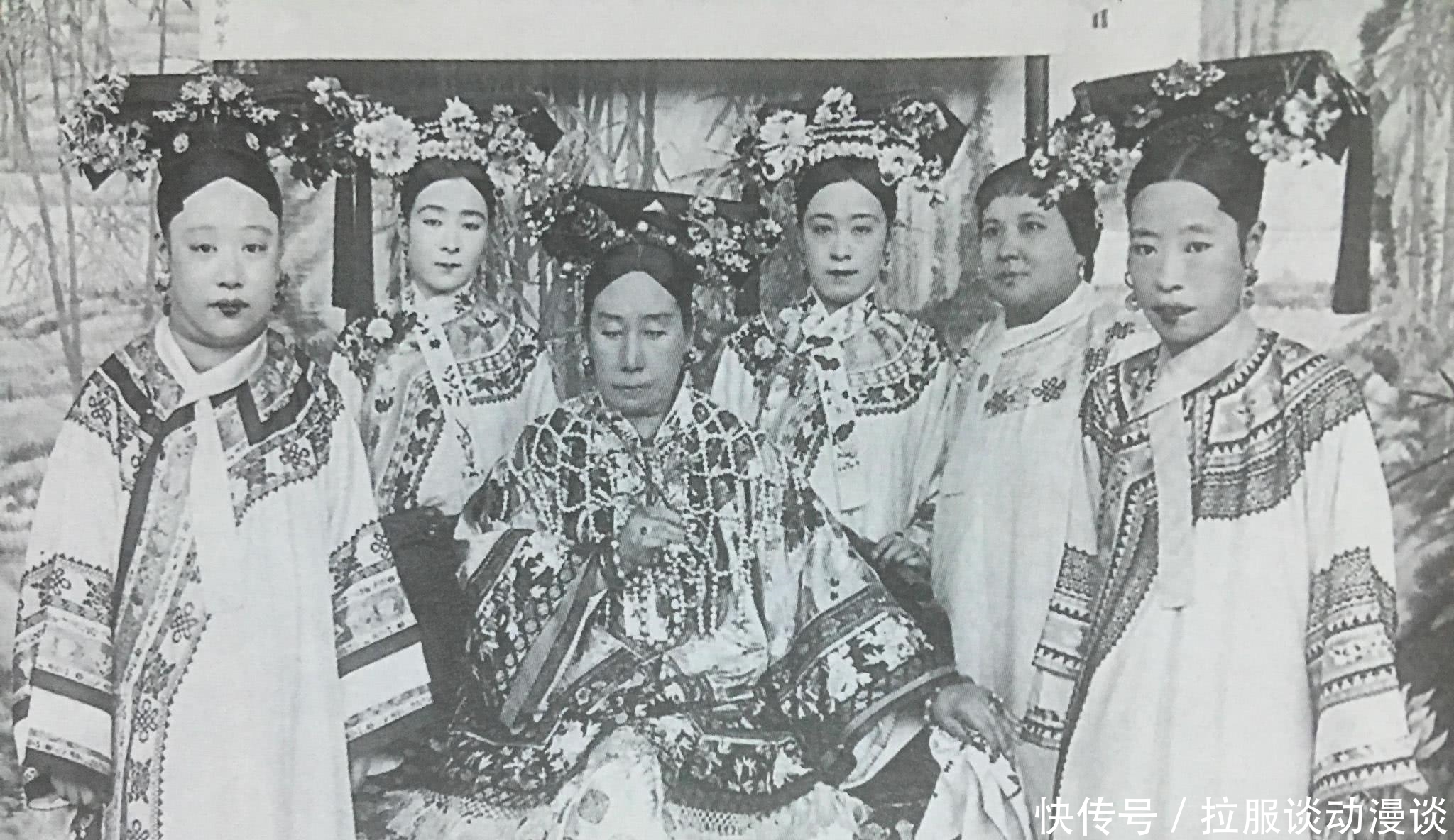 李莲英|老照片:身穿袈裟的李莲英,慈禧西逃回京被偷拍,还向洋人挥手帕