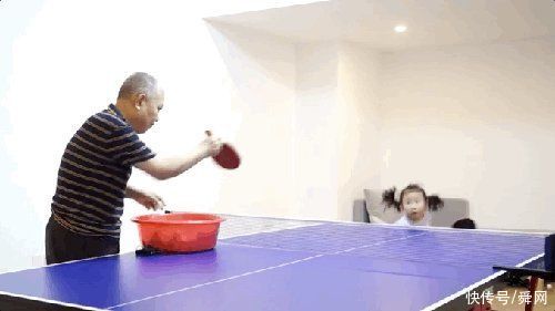 幼儿园|幼儿园5岁乒乓女孩火了，网友:幼儿园“小魔王”申请出战