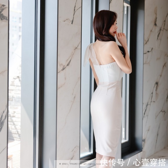 搭配|女神孙允珠高清时尚搭配:爱丁堡纯夏仙女琉璃玫瑰洋裙