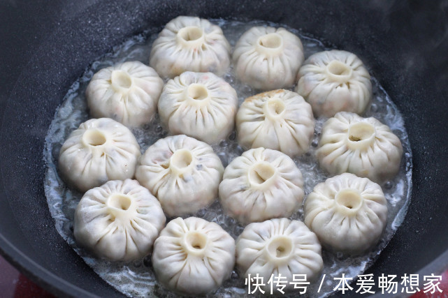 包菜|懒人生煎包做法,不发面不醒面,皮薄馅大简单快手,早餐就它了!