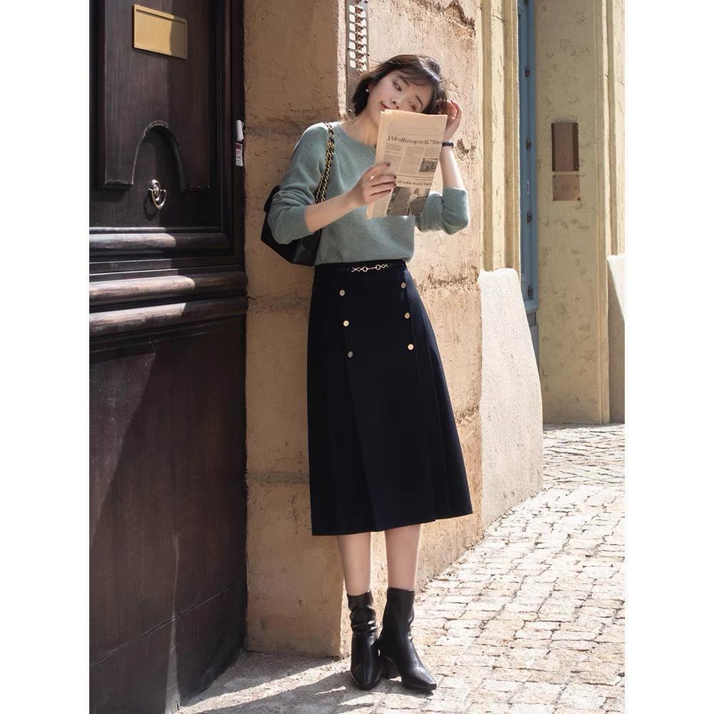 墨绿色 冬季怎么穿半身裙才好看,结合上毛衣保暖舒适,高级优雅又减龄