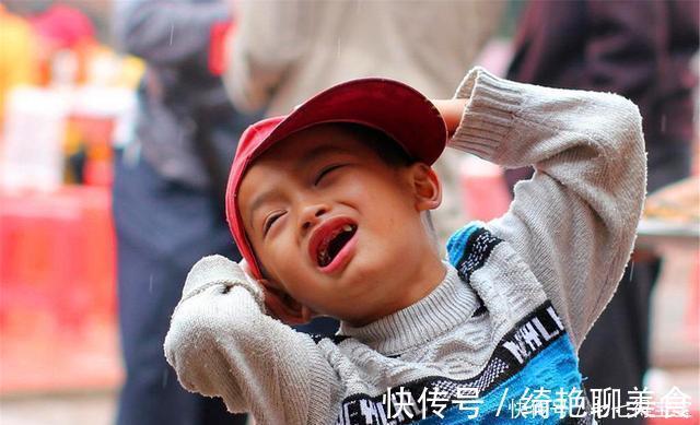 错误|永远别让孩子穿“旧衣服”,错误的“穷养”,对孩子的伤害很大