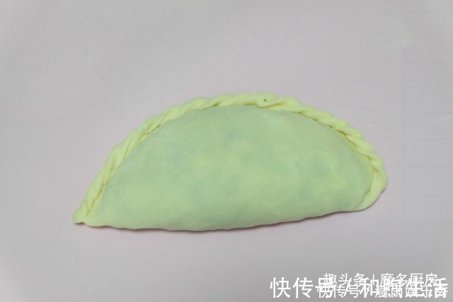 面粉|菜盒子薄皮大馅特好吃,面粉不用开水烫,放多久都不会硬!