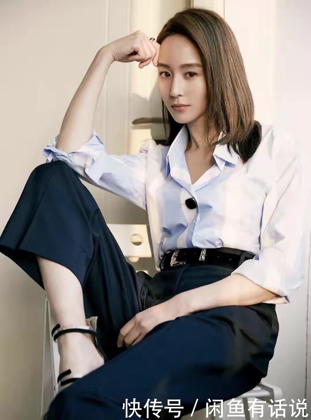 气场|张钧甯有钱任性,穿1万6的衬衫配8万开叉裤,气场比原版超模强大