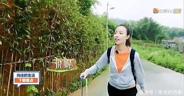 倪妮|baby自己拿行李进蘑菇屋,一个举动惹争议,网友:完了,马上被黑