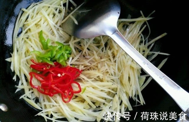 教你自己炒土豆丝,掌握方法后,你做的土豆丝比饭店的更好吃