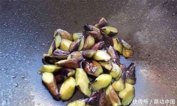 午餐|给老婆用茄子和白菜做的午餐便当,茄子不用过油,味道又香又好吃