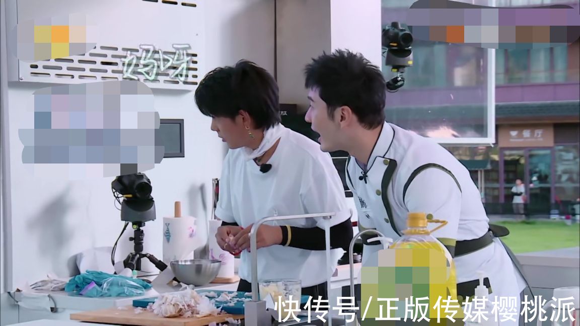 黃曉明|趙麗穎回“中餐廳”，挨個(gè)擊破與節(jié)目組、黃曉明和寧靜的失和傳聞