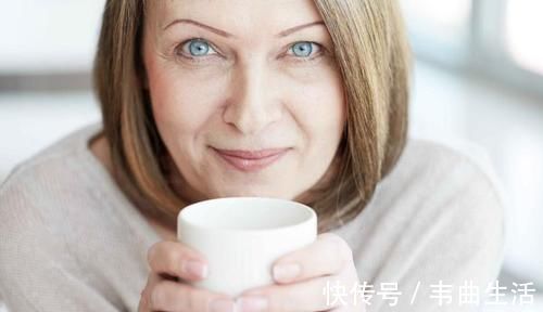 身体|女人绝经后,身体出现3种表现,警惕骨质疏松找已上门,需重视