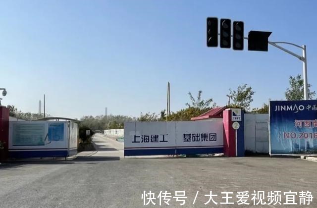 鱼嘴|机器进场!动工时间未知!南京鱼嘴第一高楼终于有“动静”了!