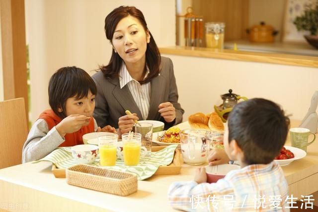 情商|孩子情商高不高,从饭桌上这三点就能看出来,你家孩子属于哪种