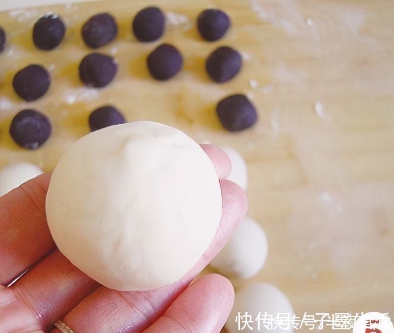 面粉别总蒸馒头，这样做是主食也是点心，酥软香甜，孩子爱吃