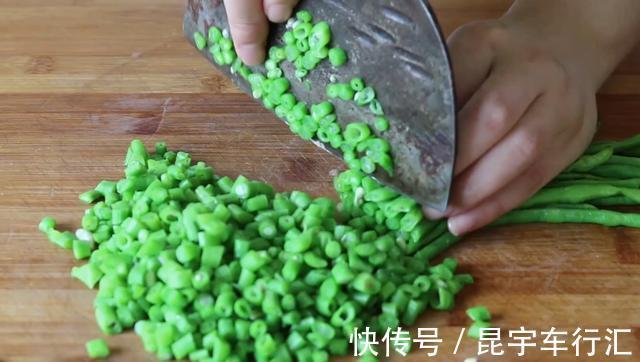 五花肉|豆角加洋葱最近火了,不炒不腌不凉拌,出锅比吃肉还过瘾