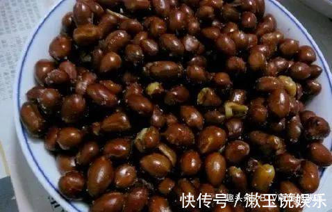盐花|炸花生米，最忌讳直接下油锅！多加“这2味料”，香脆又不糊