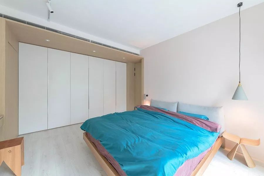 利用率|还在买衣柜现在流行“挖墙”装衣橱!