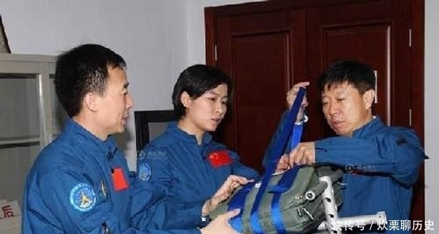 诚实 中国首位女宇航员,为何返回后就没露面?原来一直在背后作奉献