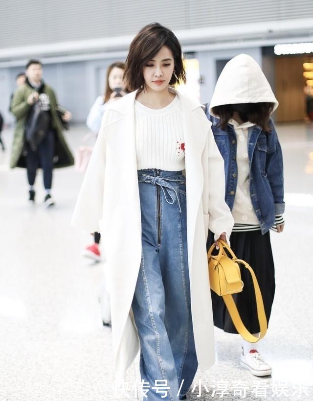 今年冬天火了一种穿法,叫“外套+老爹裤”,承包你一整季的时髦