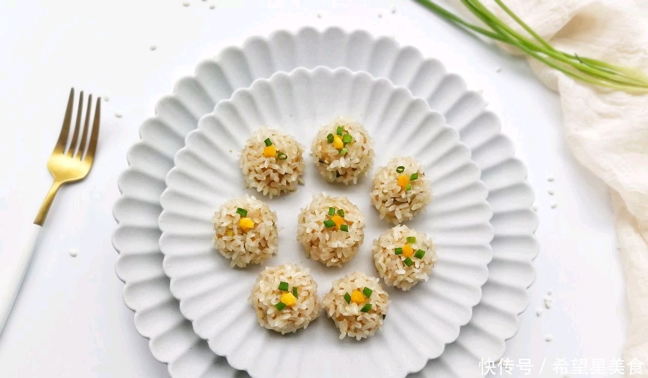 大米别只会蒸米饭了,加半斤肉,几瓣蒜,做好鲜香味美,颜值高