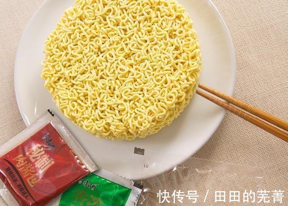 煮面|家里煮方便面是先放调料包,还是先煮面别以为两者没有区别!