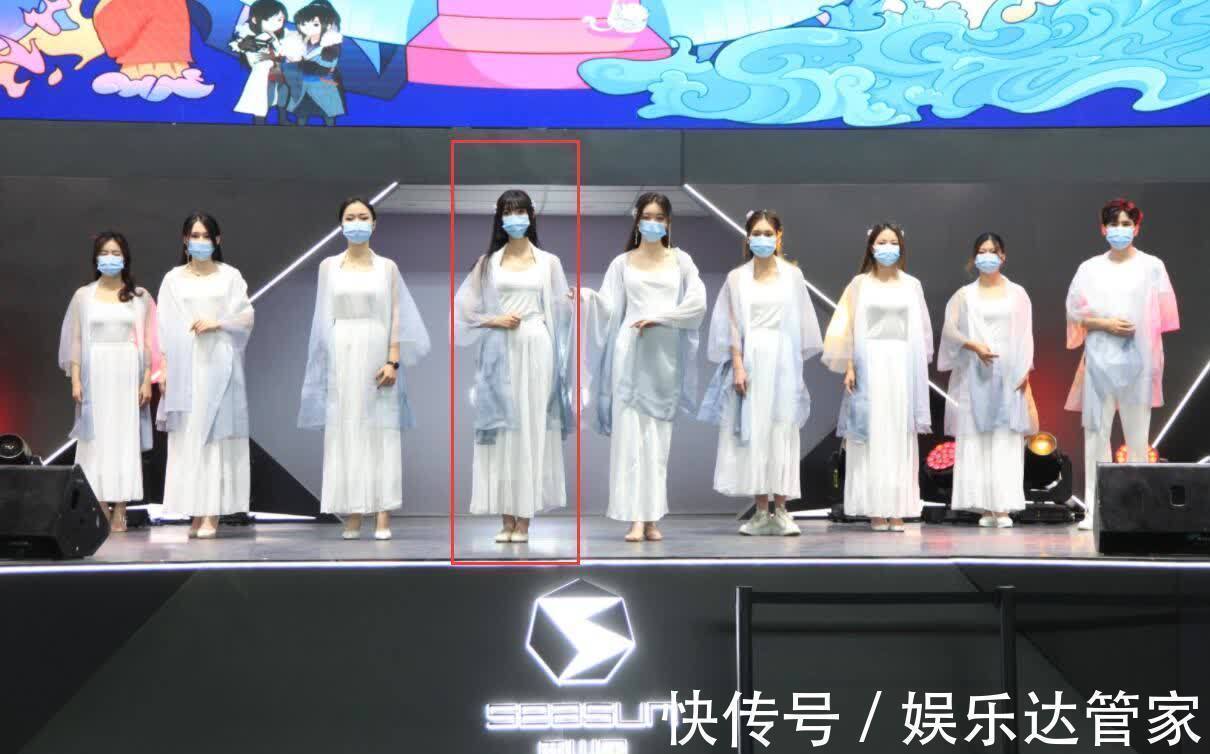 showgirl|没有长腿也能惊艳全场,CJ最仙Coser,第一天就被人找到了?